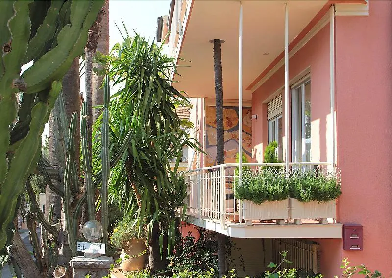 B&B Villa Mirella Bordighera Alojamento de Acomodação e Pequeno-almoço